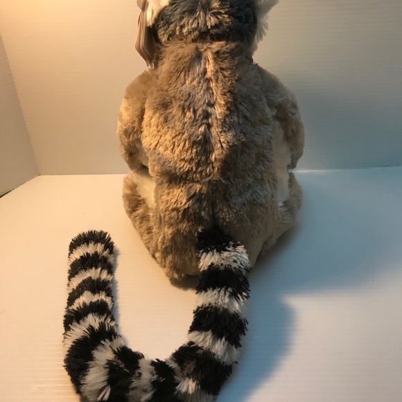 Plush Lemur hanging out - Picture 3 of 8